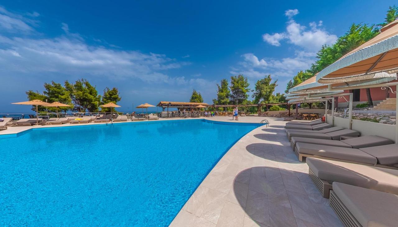 Alia Palace Hotel - Adults Only 16+ Chalkidiki ภายนอก รูปภาพ The swimming pool at the hotel