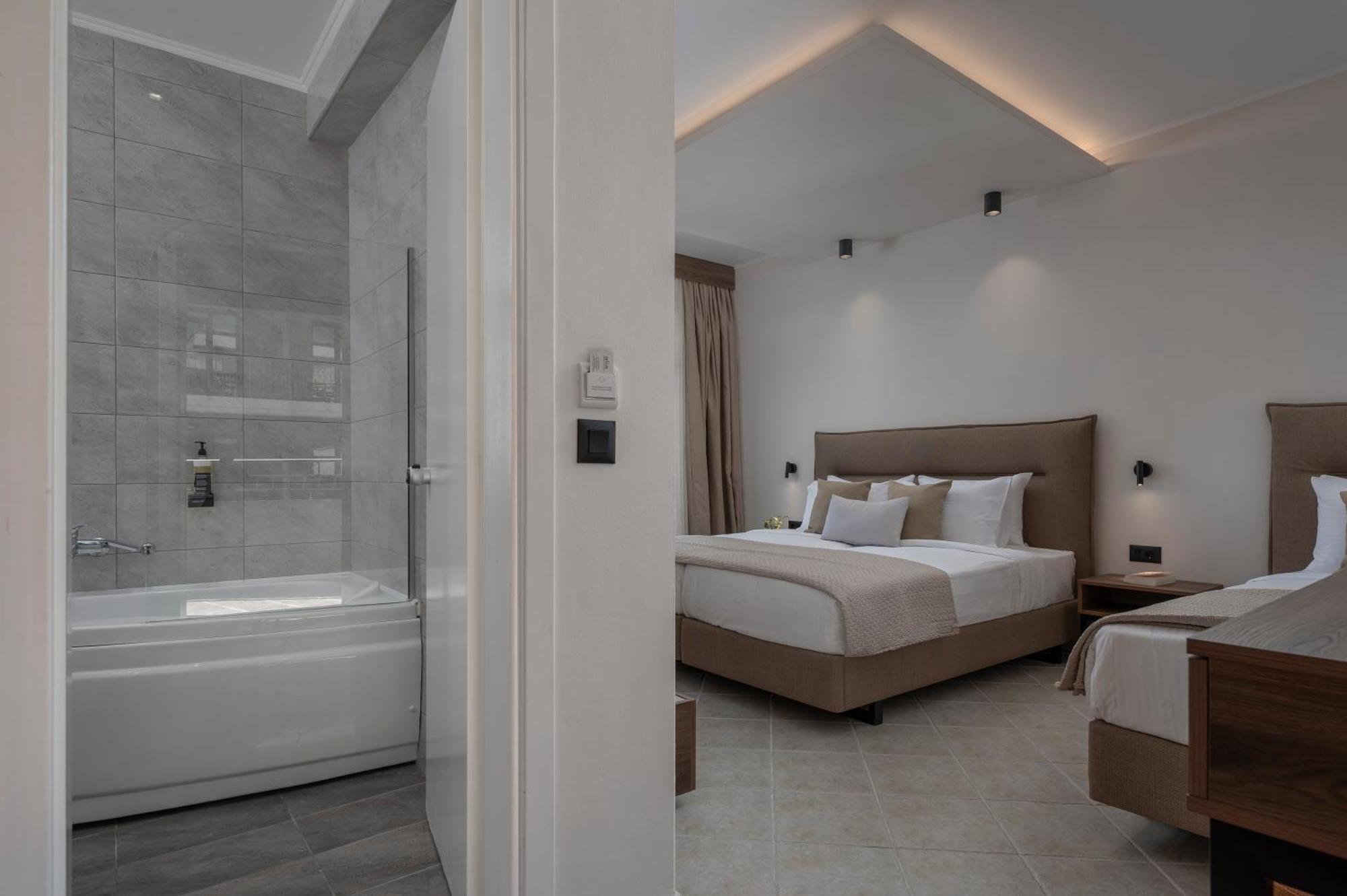 Alia Palace Hotel - Adults Only 16+ Chalkidiki ภายนอก รูปภาพ A room at the hotel