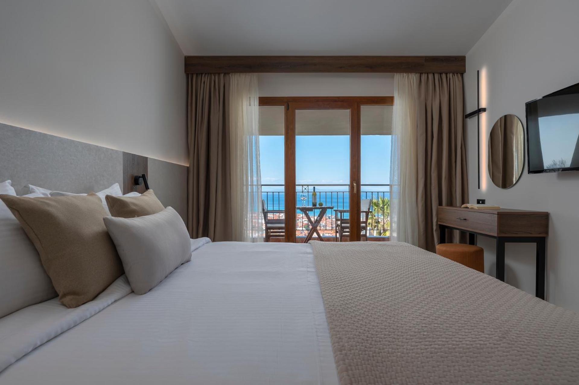 Alia Palace Hotel - Adults Only 16+ Chalkidiki ภายนอก รูปภาพ A room at the hotel