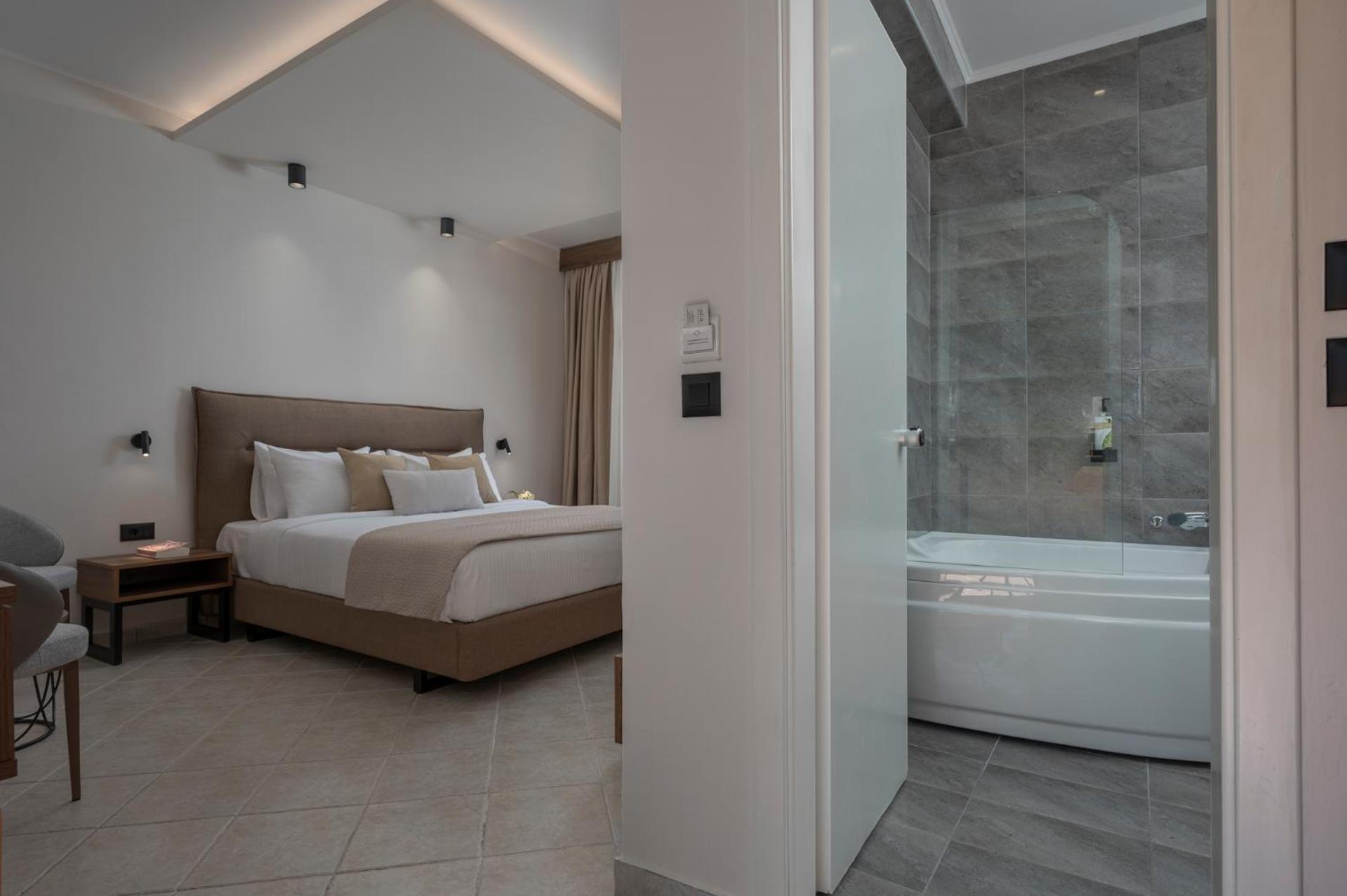 Alia Palace Hotel - Adults Only 16+ Chalkidiki ภายนอก รูปภาพ A room at the hotel