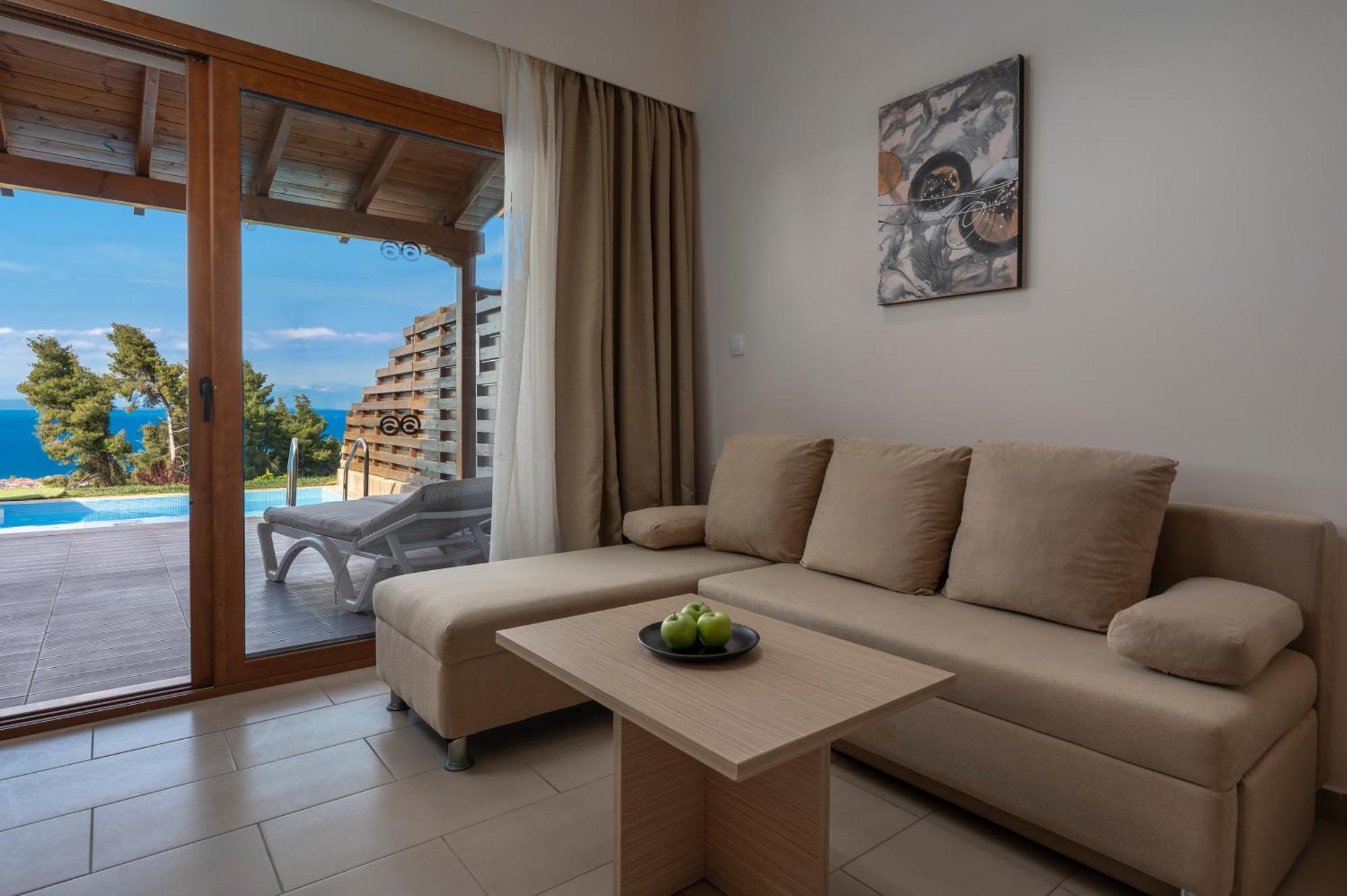 Alia Palace Hotel - Adults Only 16+ Chalkidiki ภายนอก รูปภาพ A living room with a sofa