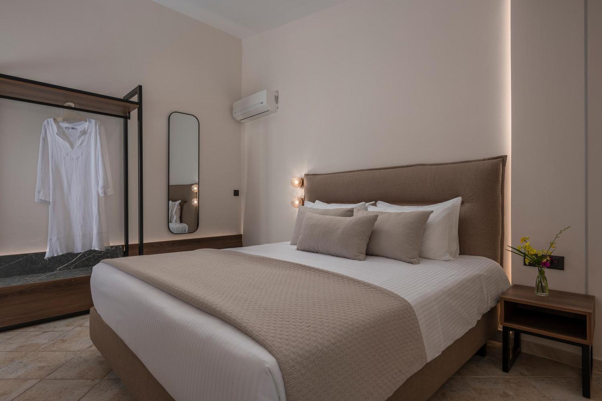 Alia Palace Hotel - Adults Only 16+ Chalkidiki ภายนอก รูปภาพ A bedroom at the hotel