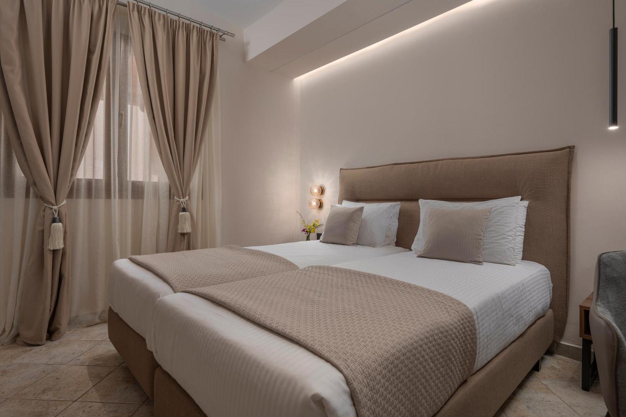Alia Palace Hotel - Adults Only 16+ Chalkidiki ภายนอก รูปภาพ A bedroom at the hotel