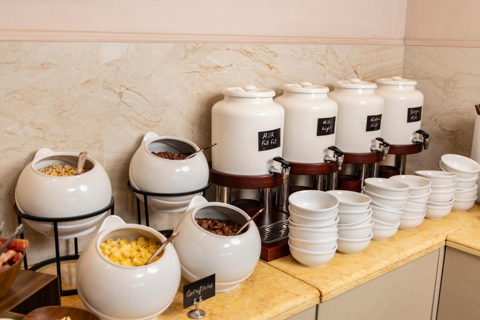 Alia Palace Hotel - Adults Only 16+ Chalkidiki ภายนอก รูปภาพ A selection of teas at a buffet