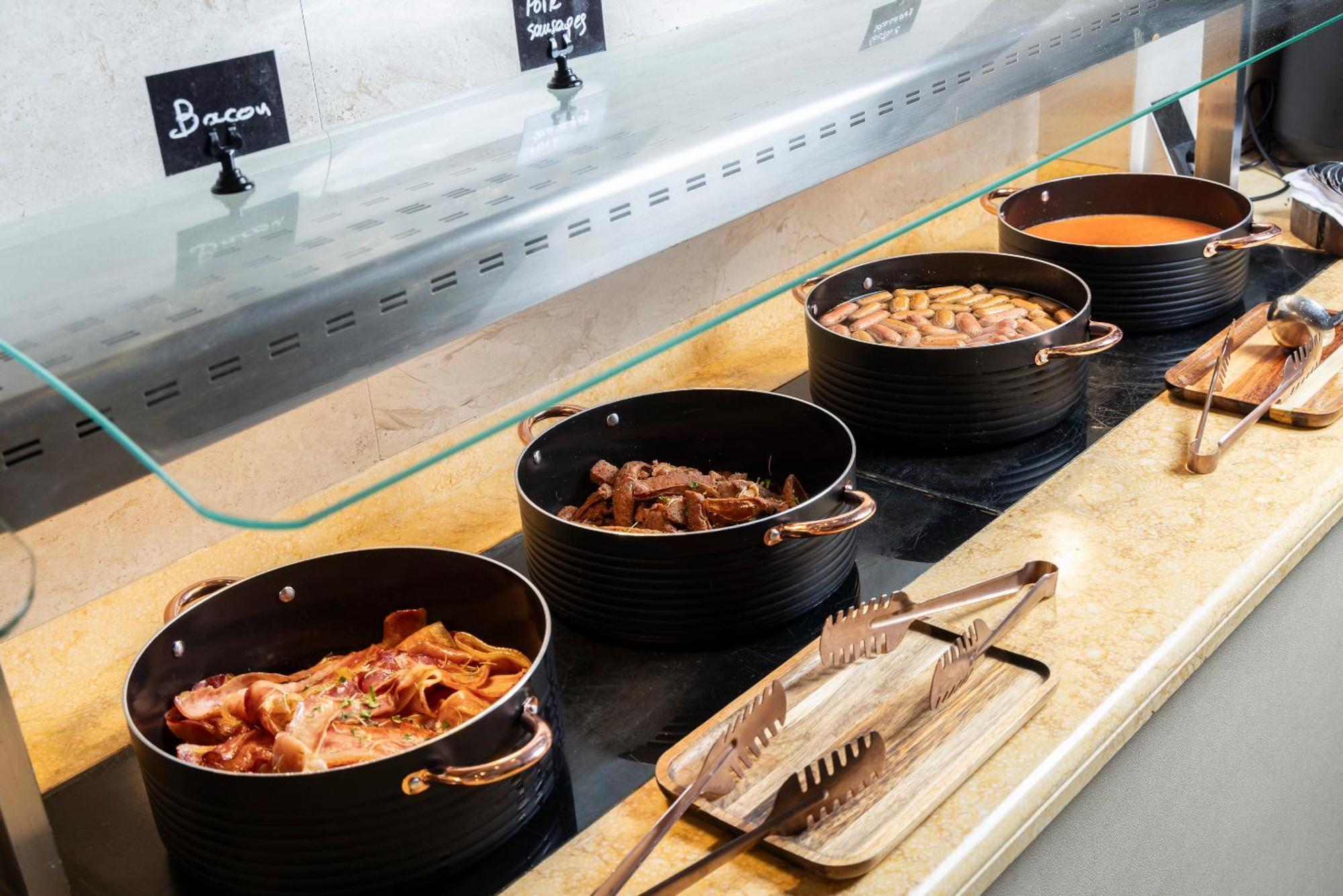 Alia Palace Hotel - Adults Only 16+ Chalkidiki ภายนอก รูปภาพ Bacon, sausage, chicken and cheese at a salad bar