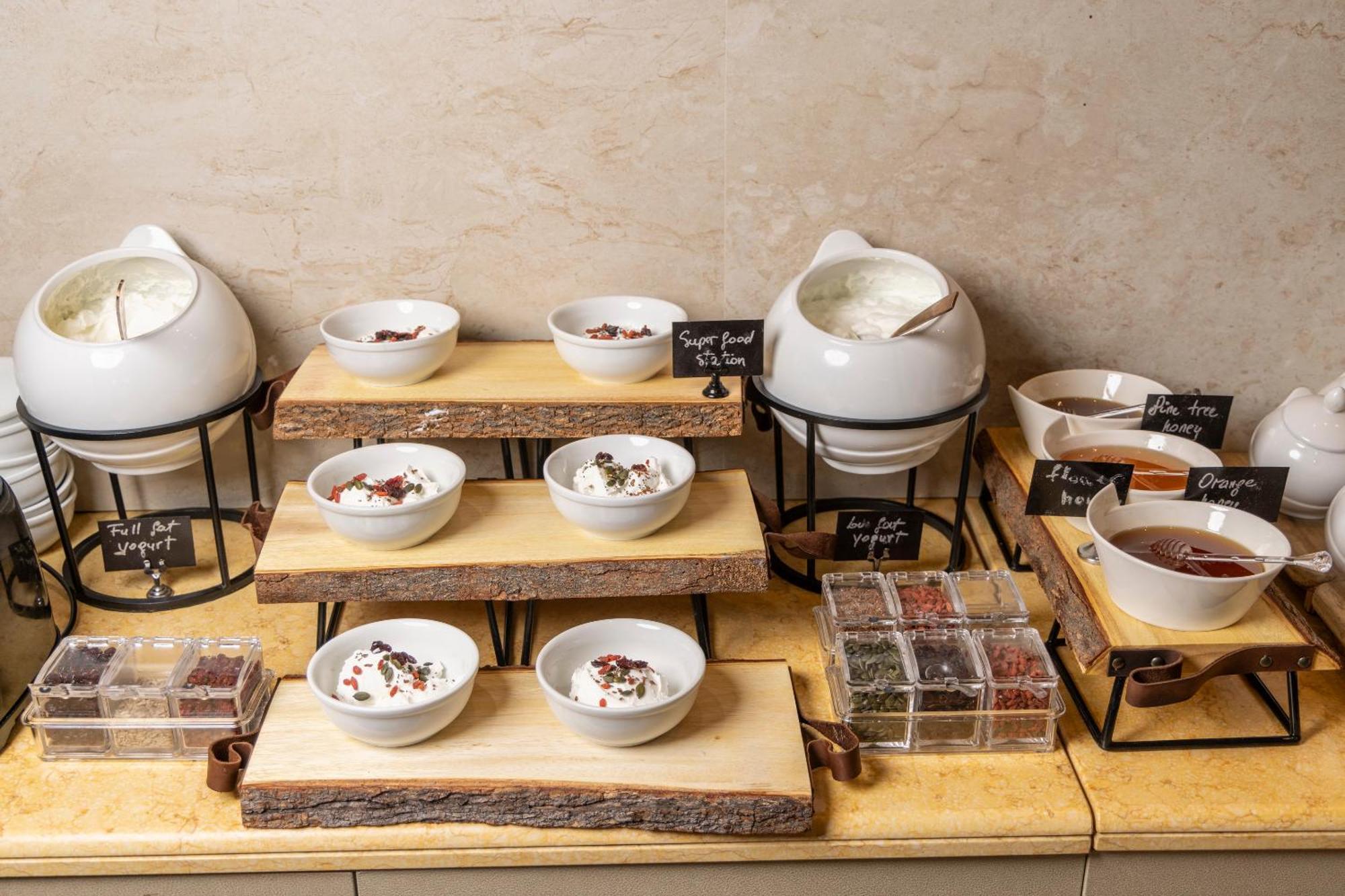 Alia Palace Hotel - Adults Only 16+ Chalkidiki ภายนอก รูปภาพ A selection of teas at a buffet