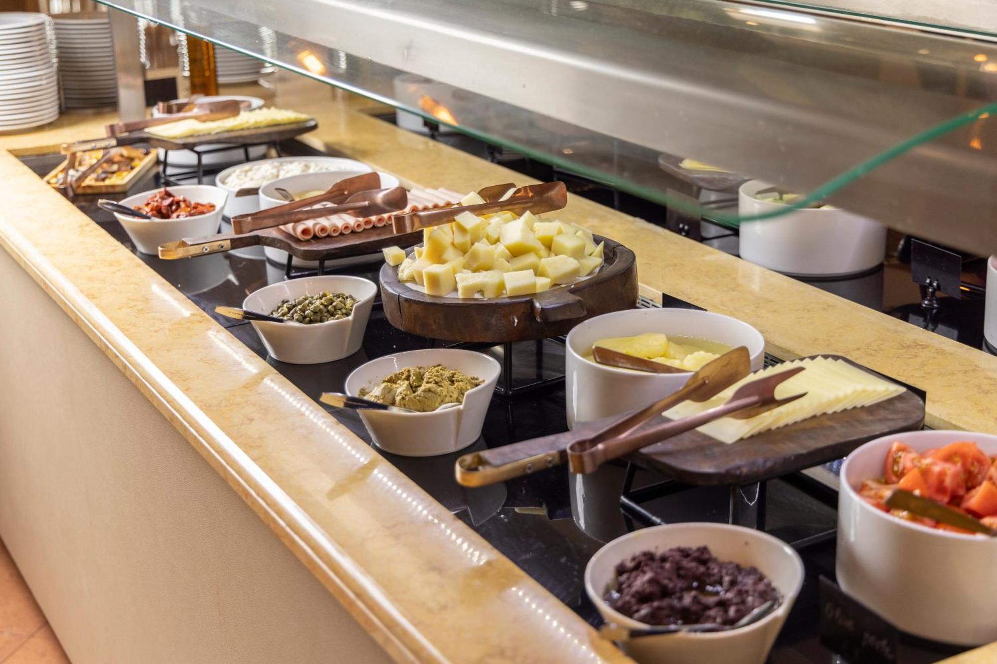 Alia Palace Hotel - Adults Only 16+ Chalkidiki ภายนอก รูปภาพ A cheese platter