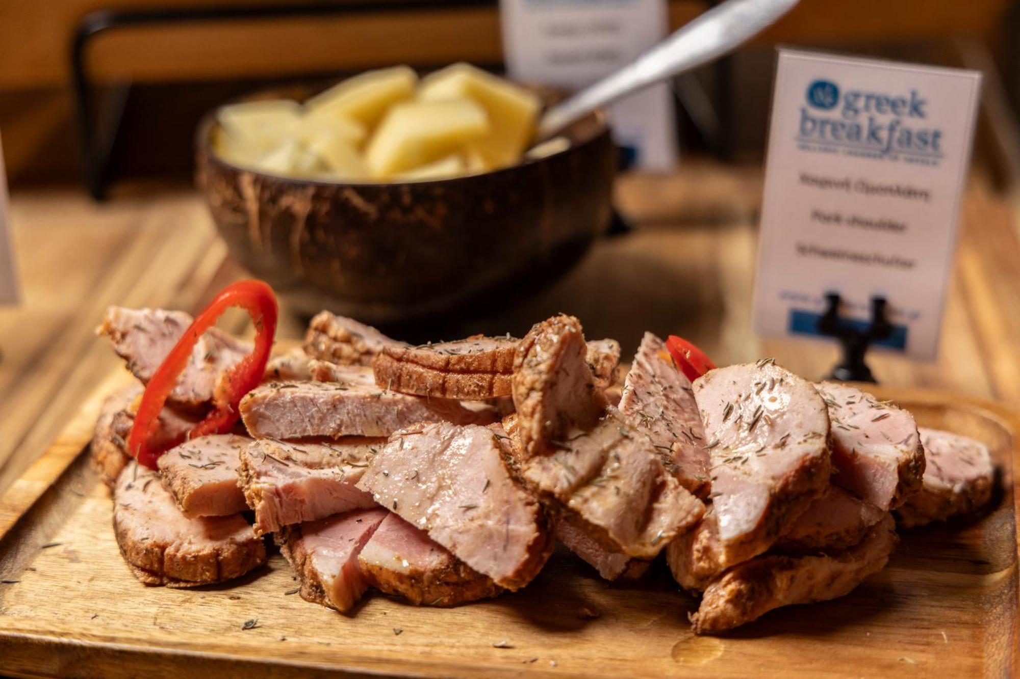Alia Palace Hotel - Adults Only 16+ Chalkidiki ภายนอก รูปภาพ Pork prepared at the 2019 Minnesota Pork Convention