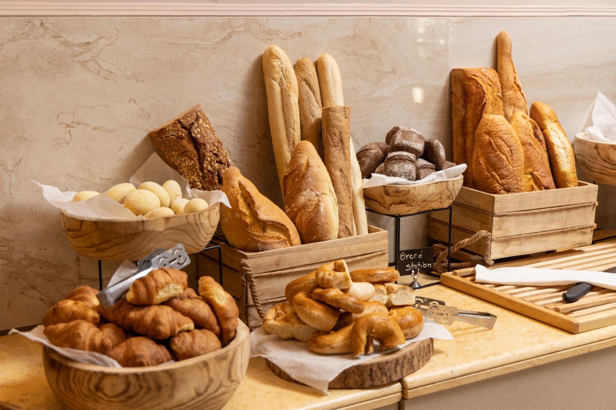 Alia Palace Hotel - Adults Only 16+ Chalkidiki ภายนอก รูปภาพ Bread